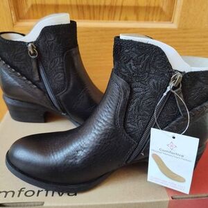 Comfortiva Women's Black Ankle Boots, 6